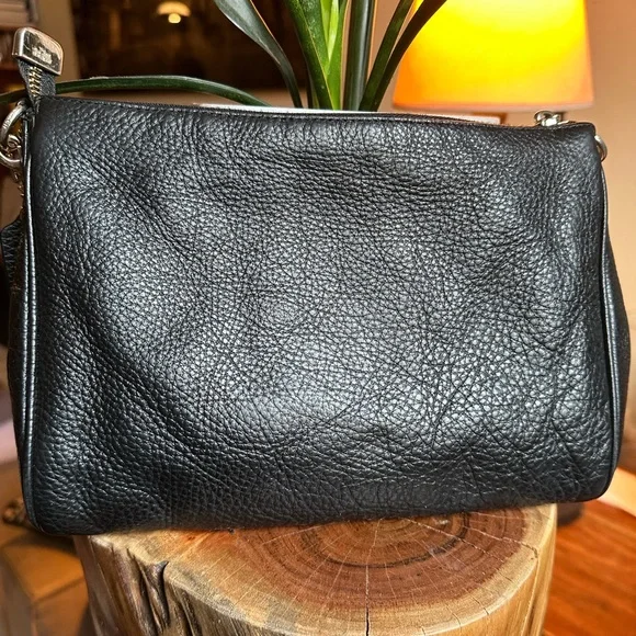 NOT FOR SALE Coach Carrie Pebbled Black Zippered Bag - Picture 4 of 9